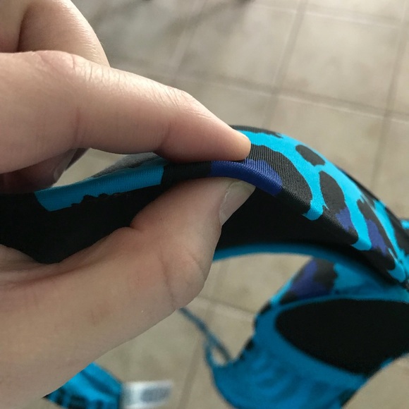 Victoria’s Secret Bikini - Picture 4 of 5